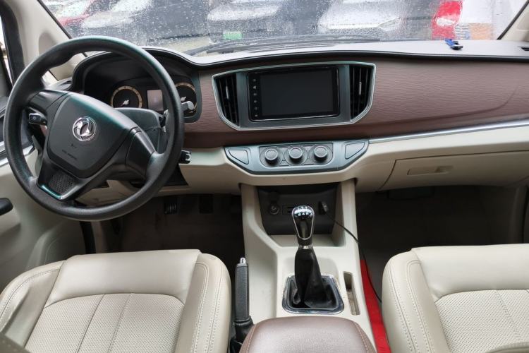 Used FORTHING Lingzhi 2019 M5L 1.6L 7-Seater Luxury Model China VI Standard Center Console