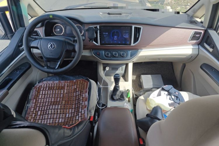 Used FORTHING Lingzhi 2019 M5L 1.6L 7-Seater Standard Model China VI Center Console