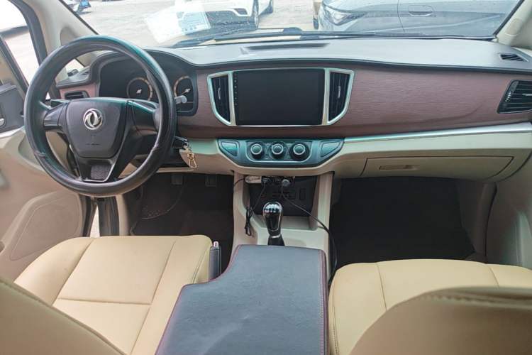 Used FORTHING Lingzhi 2019 M5 1.6L Exclusive Edition 7-Seater Center Console