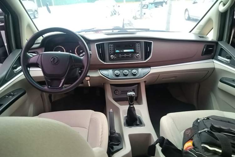 Used FORTHING Lingzhi 2019 M5 1.6L 7-Seater Base Model China VI Center Console