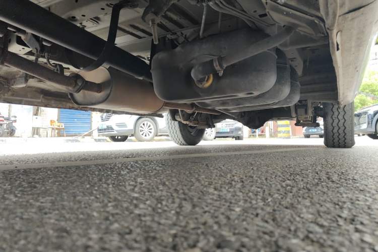 Used FORTHING Lingzhi 2019 M5 1.6L 7-Seater Base Model China VI Chassis Front Left