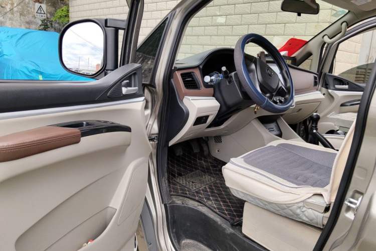 Used FORTHING Lingzhi 2019 M5L 1.6L 7-Seater Comfort Model China VI Standard Driver Seat