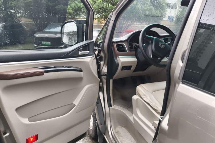 Used FORTHING Lingzhi 2019 M5L 1.6L 7-Seater Luxury Model China VI Standard Driver Seat