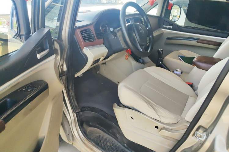 Used FORTHING Lingzhi 2019 M5L 1.6L 9-Seater Base Model China VI Standard Driver Seat
