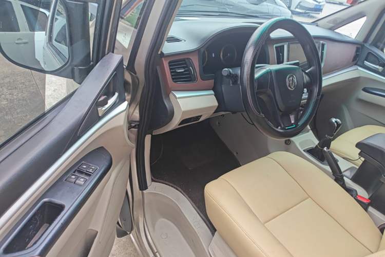 Used FORTHING Lingzhi 2019 M5 1.6L Exclusive Edition 7-Seater Driver Seat