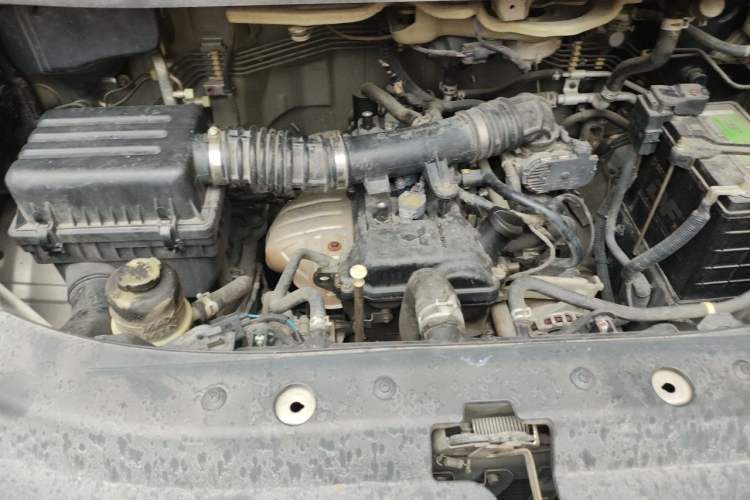 Used FORTHING Lingzhi 2019 M5L 1.6L 7-Seater Base Model China VI Standard Engine Bay