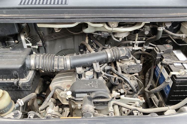 Used FORTHING Lingzhi 2019 M5L 1.6L 7-Seater Comfort Model China VI Standard Engine Bay