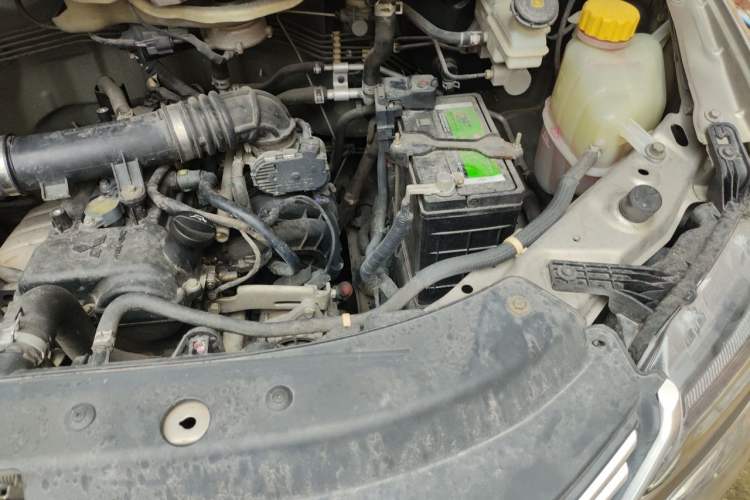 Used FORTHING Lingzhi 2019 M5L 1.6L 7-Seater Base Model China VI Standard Engine Bay Left