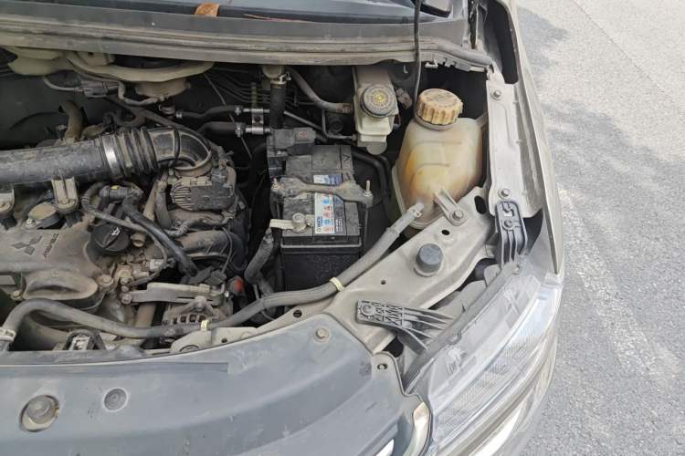 Used FORTHING Lingzhi 2019 M5L 1.6L 7-Seater Standard Model China VI Engine Bay Left
