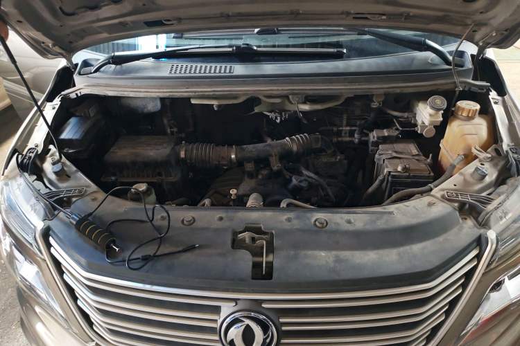 Used FORTHING Lingzhi 2019 Facelifted M5L 1.6L 7-Seater Base Model China VI Standard Engine Bay