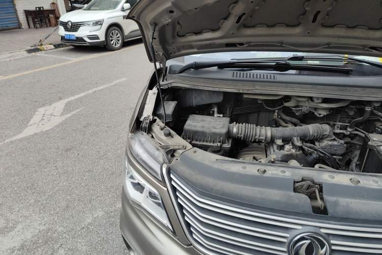 Used FORTHING Lingzhi 2019 M5 1.6L 7-Seater Base Model China VI Engine Bay Right