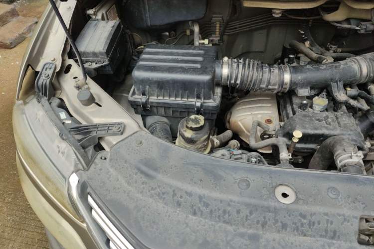 Used FORTHING Lingzhi 2019 M5L 1.6L 7-Seater Base Model China VI Standard Engine Bay Right