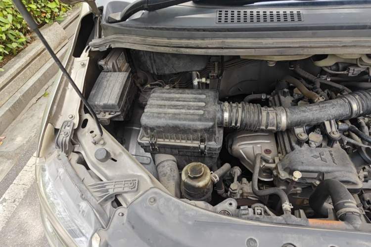 Used FORTHING Lingzhi 2019 M5L 1.6L 7-Seater Standard Model China VI Engine Bay Right