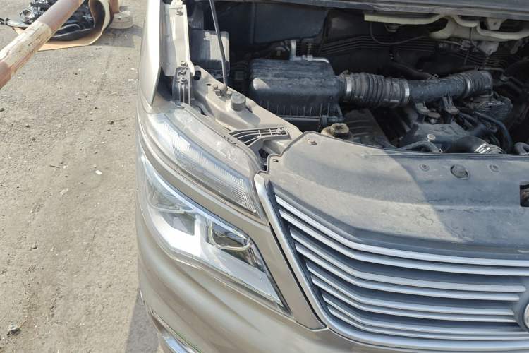 Used FORTHING Lingzhi 2019 M5L 1.6L 7-Seater Standard Model China VI Engine Bay Right