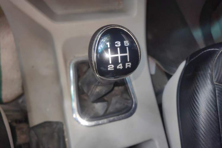 Used FORTHING Lingzhi 2019 Facelifted M5L 1.6L 7-Seater Base Model China VI Standard Gear Lever