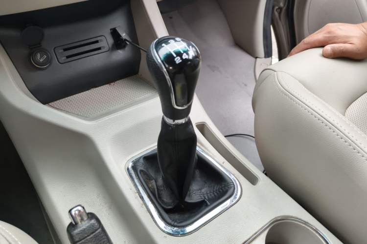 Used FORTHING Lingzhi 2019 M5L 1.6L 7-Seater Luxury Model China VI Standard Gear Lever