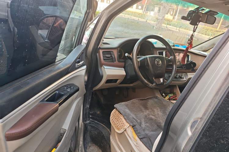 Used FORTHING Lingzhi 2019 M5 1.6L 7-Seater Exclusive Model China VI Standard Interior 3