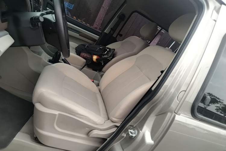 Used FORTHING Lingzhi 2019 M5 1.6L 7-Seater Base Model China VI Left Front Seat