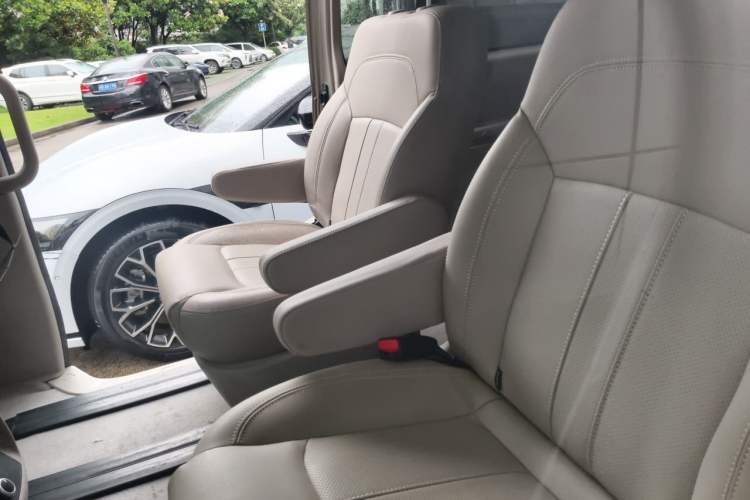 Used FORTHING Lingzhi 2019 M5L 1.6L 7-Seater Luxury Model China VI Standard Left Rear Seat