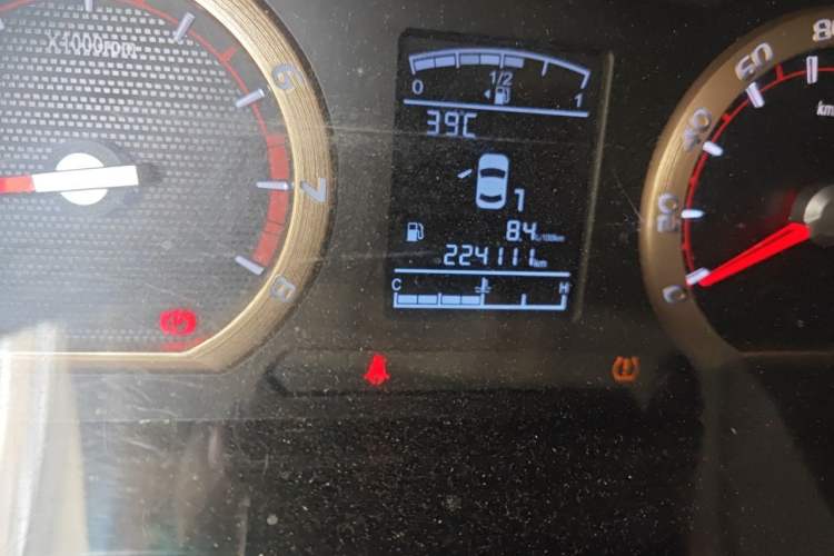 Used FORTHING Lingzhi 2019 M5L 1.6L 7-Seater Standard Model China VI Odometer Close Up