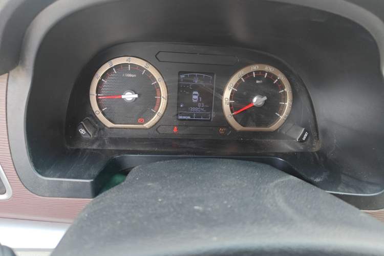 Used FORTHING Lingzhi 2019 M5L 1.6L 7-Seater Standard Model China VI Odometer Close Up