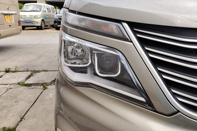 Used FORTHING Lingzhi 2019 M5L 1.6L 7-Seater Comfort Model China VI Standard Right Front Headlight