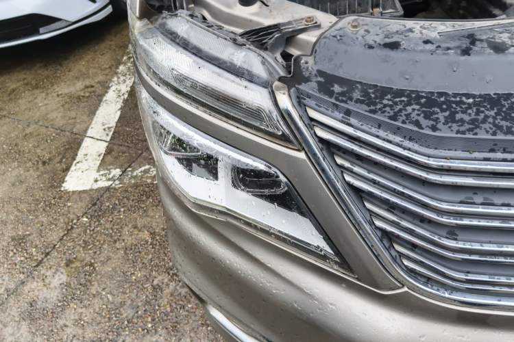 Used FORTHING Lingzhi 2019 M5L 1.6L 7-Seater Luxury Model China VI Standard Right Front Headlight