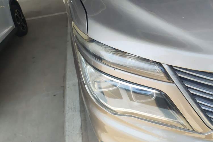 Used FORTHING Lingzhi 2019 M5L 1.6L 9-Seater Base Model China VI Standard Right Front Headlight