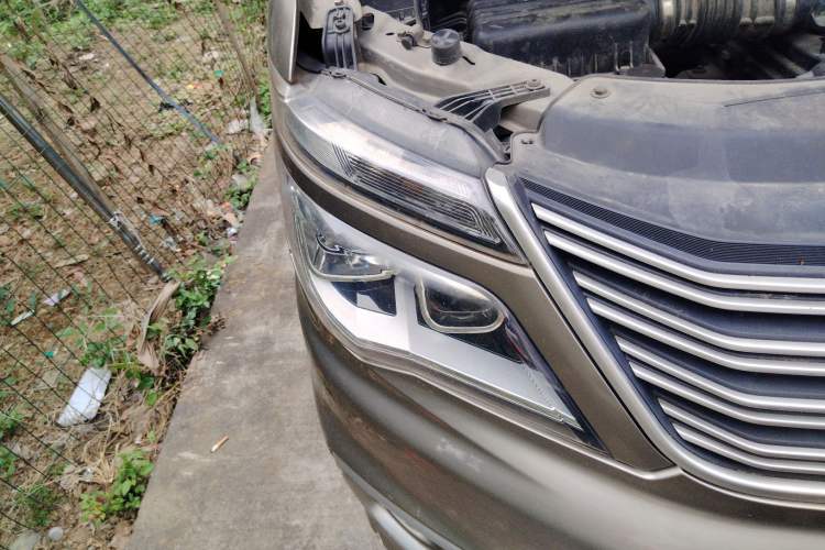 Used FORTHING Lingzhi 2019 M5L 1.6L 7-Seater Base Model China VI Standard Right Front Headlight