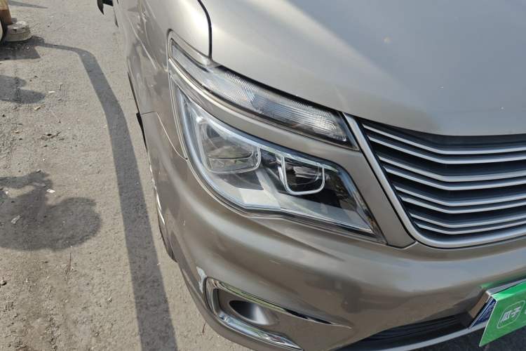 Used FORTHING Lingzhi 2019 M5L 1.6L 7-Seater Standard Model China VI Right Front Headlight