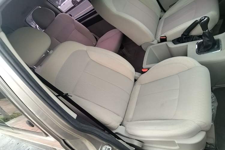 Used FORTHING Lingzhi 2019 M5 1.6L 7-Seater Base Model China VI Right Front Seat