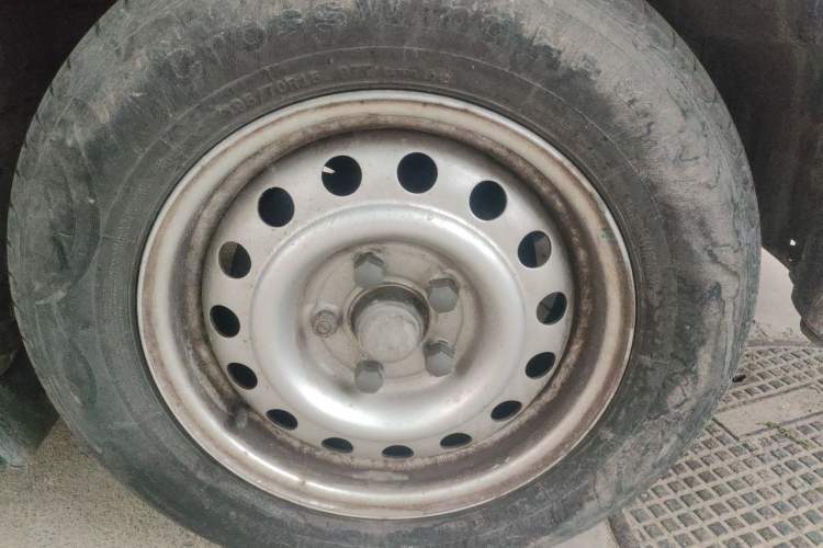 Used FORTHING Lingzhi 2019 V3 1.6L 2-Seat Logistics Version Right Front Wheel Hub