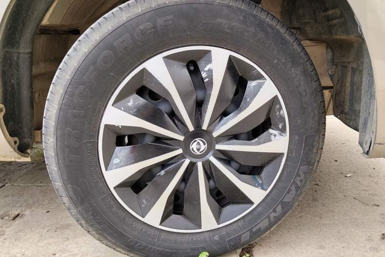 Used FORTHING Lingzhi 2019 M5L 1.6L 7-Seater Comfort Model China VI Standard Right Front Wheel Hub