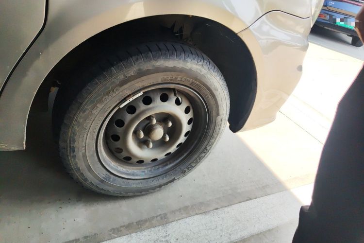 Used FORTHING Lingzhi 2019 M5L 1.6L 9-Seater Base Model China VI Standard Right Front Wheel Hub