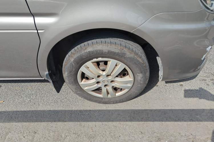 Used FORTHING Lingzhi 2019 M5L 1.6L 7-Seater Standard Model China VI Right Front Wheel Hub