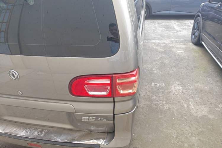 Used FORTHING Lingzhi 2019 M5 1.6L Exclusive Edition 7-Seater Right Rear Taillight