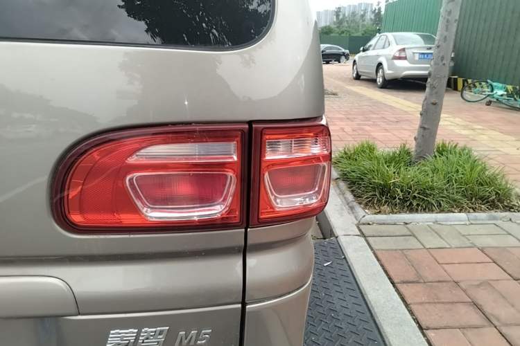 Used FORTHING Lingzhi 2019 M5 1.6L 7-Seater Base Model China VI Right Rear Taillight