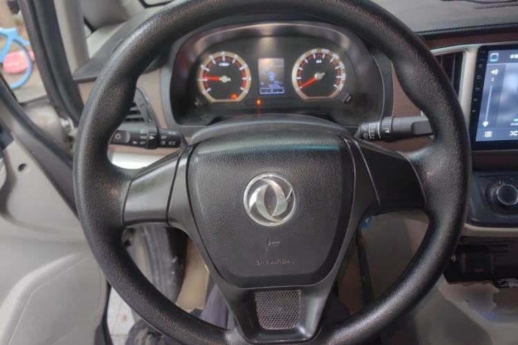 Used FORTHING Lingzhi 2019 Facelifted M5L 1.6L 7-Seater Base Model China VI Standard Steering Wheel