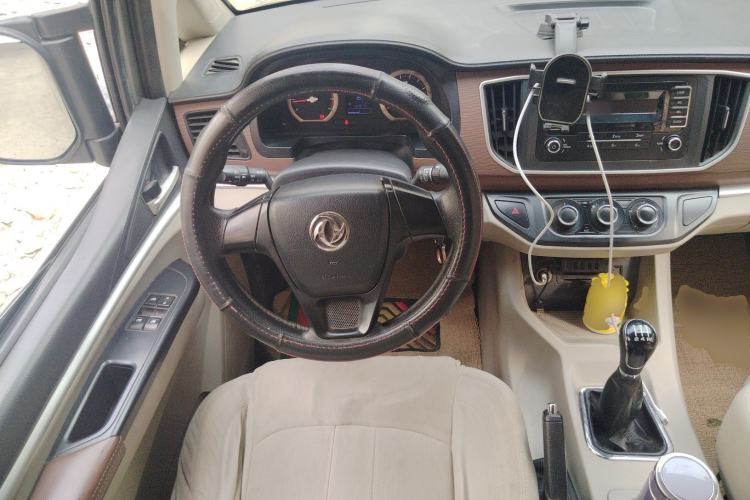 Used FORTHING Lingzhi 2019 M5L 1.6L 7-Seater Base Model China VI Standard Steering Wheel