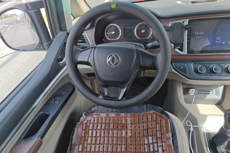 Used FORTHING Lingzhi 2019 M5L 1.6L 7-Seater Standard Model China VI Steering Wheel