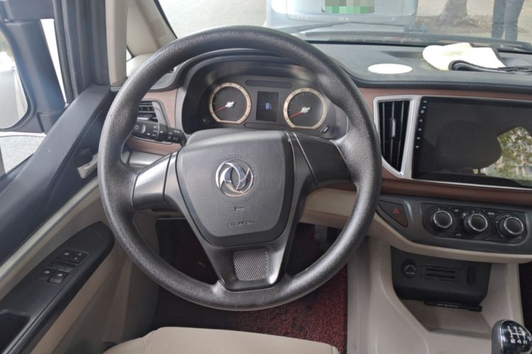 Used FORTHING Lingzhi 2019 Facelifted M5L 1.6L 7-Seater Base Model China VI Standard Steering Wheel