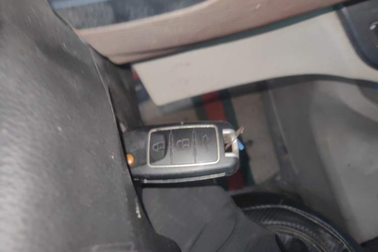 Used FORTHING Lingzhi 2019 Facelifted M5L 1.6L 7-Seater Base Model China VI Standard Vehicle Key