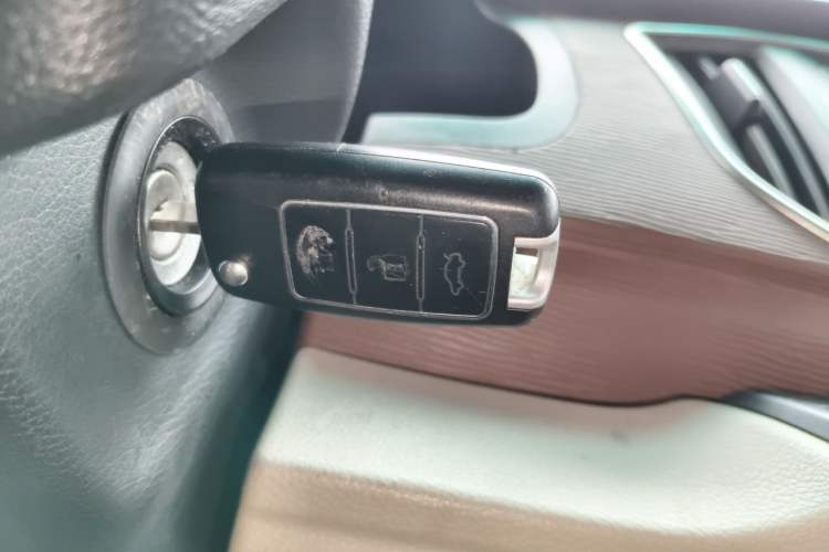 Used FORTHING Lingzhi 2019 M5L 1.6L 7-Seater Luxury Model China VI Standard Vehicle Key