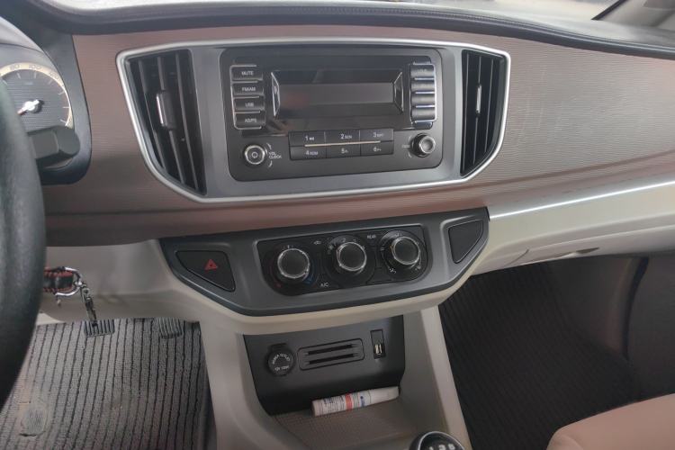Used FORTHING Lingzhi 2019 M5L 1.6L 7-Seater Standard Model China VI Audio And AC Panel
