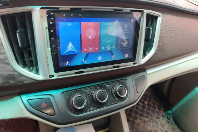 Used FORTHING Lingzhi 2019 M5 1.6L 7-Seater Base Model China VI Audio And AC Panel