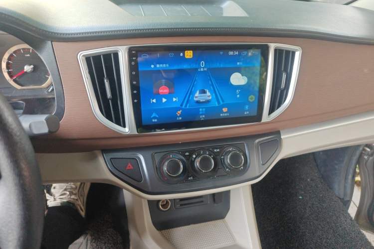 Used FORTHING Lingzhi 2019 Facelifted M5L 1.6L 7-Seater Base Model China VI Standard Audio And AC Panel
