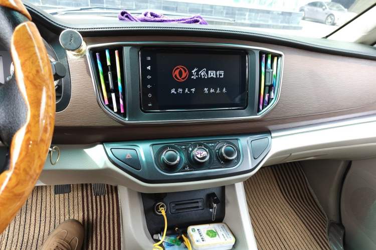 Used FORTHING Lingzhi 2019 M5L 1.6L 7-Seater Luxury Model China VI Standard Audio And AC Panel