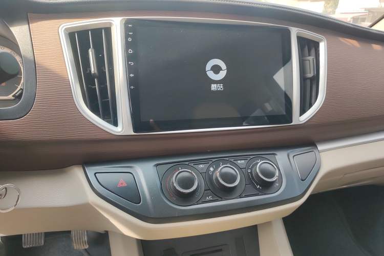 Used FORTHING Lingzhi 2019 Facelifted M5L 1.6L 7-Seater Base Model China VI Standard Audio And AC Panel