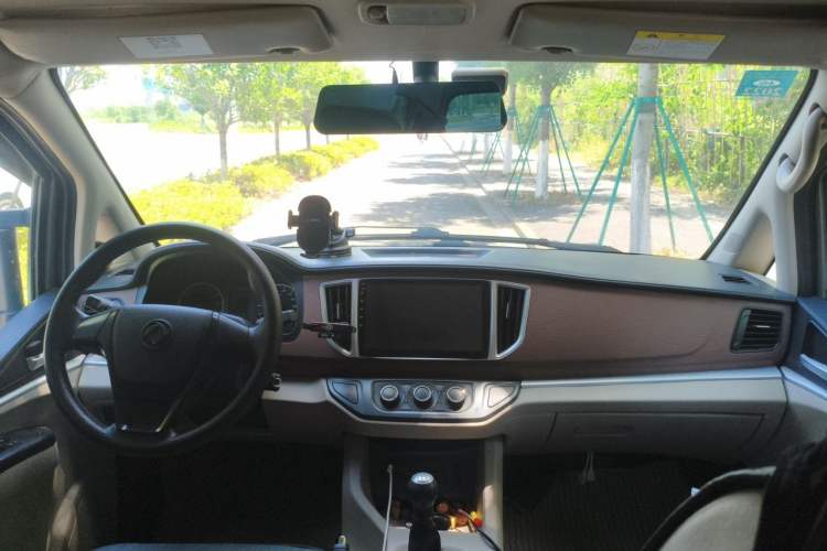 Used FORTHING Lingzhi 2019 M5 1.6L 7-Seater Exclusive Model China VI Standard Center Console