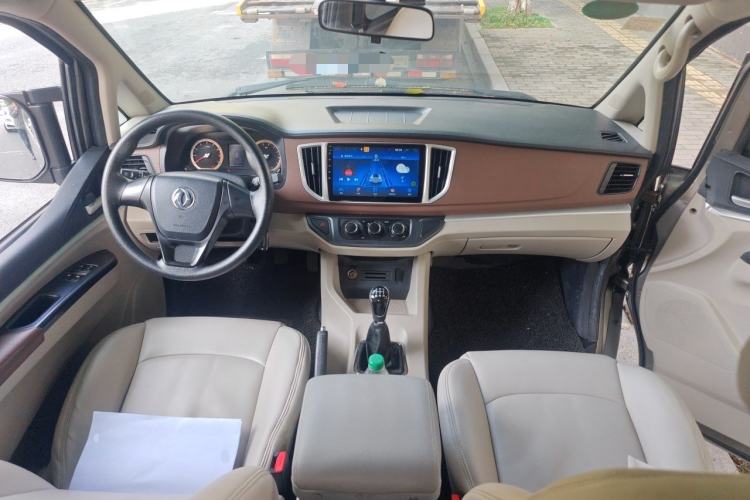 Used FORTHING Lingzhi 2019 Facelifted M5L 1.6L 7-Seater Base Model China VI Standard Center Console